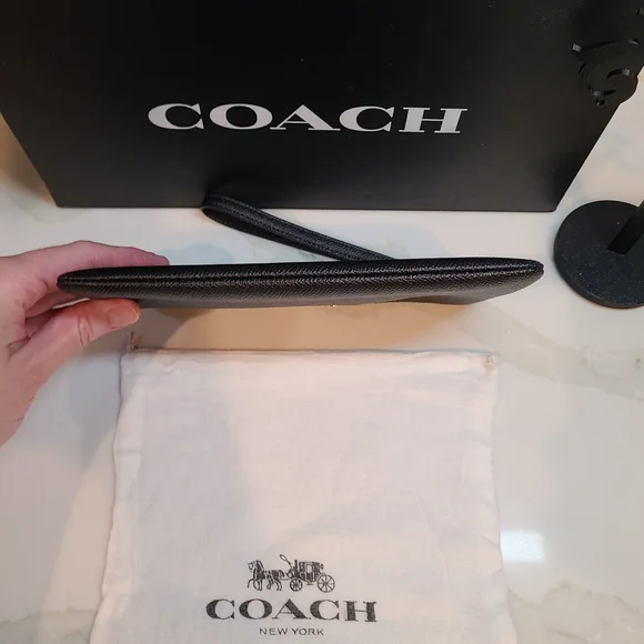 Coach Large Corner Zip Black Leather Wristlet Pristine - Picture 4 of 9